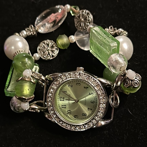 Green beaded watch from Geneva - Picture 7 of 8
